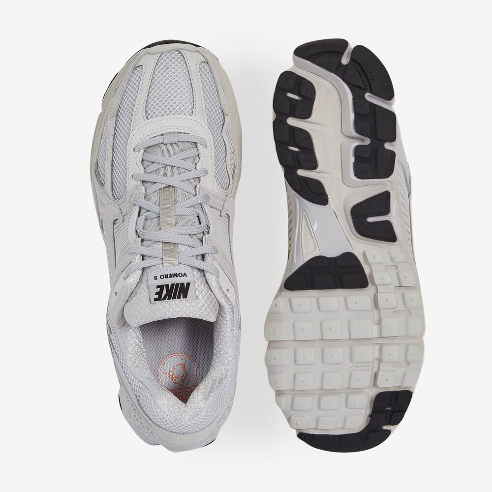 Nike zoom vomero 5 full white