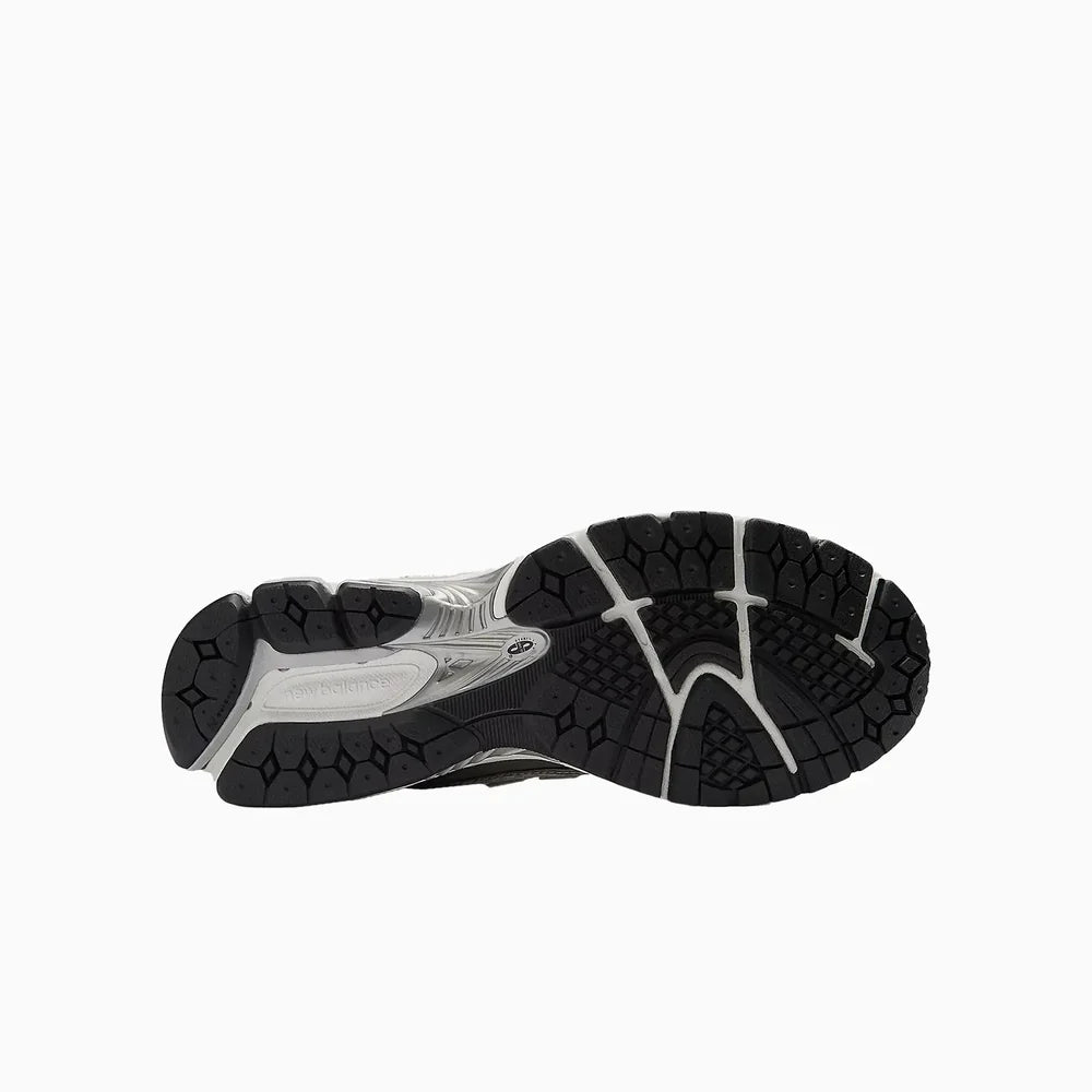 New Balance 1906R "Silver Metallic Black"